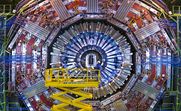 欧洲核子研究中心(cern)的大型强子对撞机(lhc).