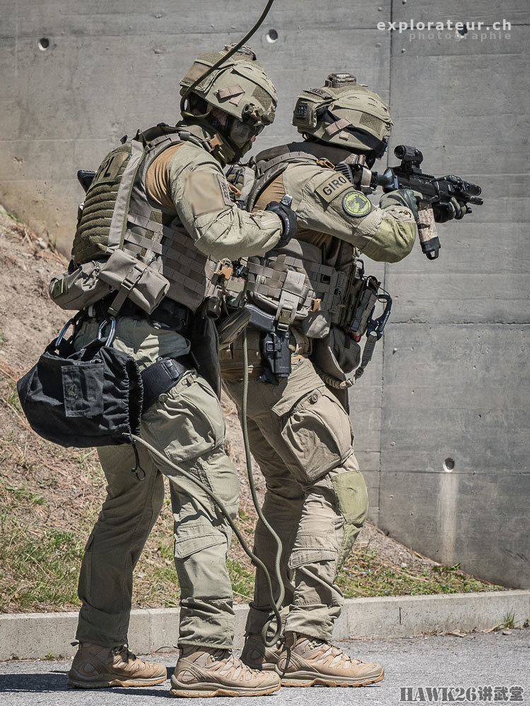 瑞士洛桑特警实战训练盾牌手膂力惊人看不见的训练成本最昂贵