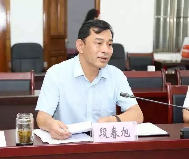 此后,李华松历任临沧市委常委,副市长,市政府党组副书记,常务副市长