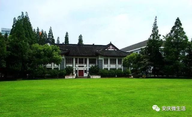 2000年,與上海鐵道大學合併,組建成新的同濟大學.