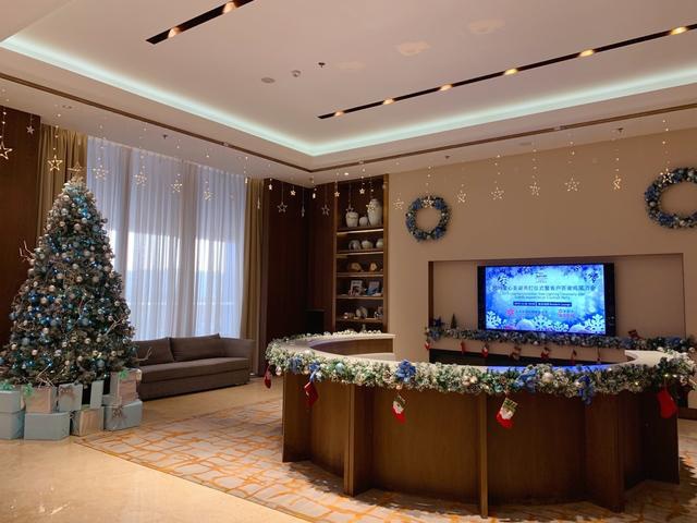 杭州万豪行政公寓爱心圣诞亮灯仪式圆满举行