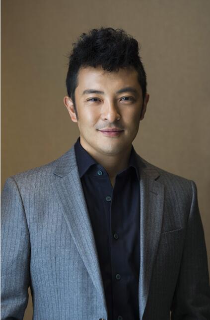 富大龙独臂悍将横店热拍演绎贺炳炎传奇一生