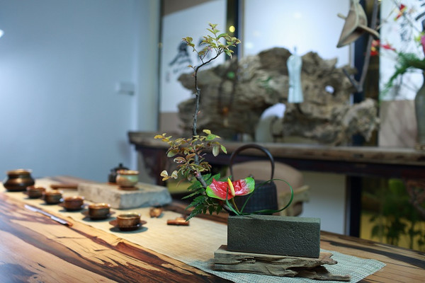 泡不同茶类的茶席该如何插花,钻研花道15年的插花大咖为你一一详解!