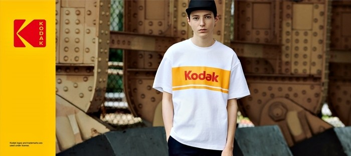 除了手提布袋,柯达此前还和gu联合推出过印有kodak logo的t恤,售价99