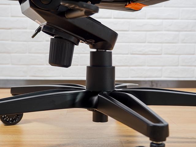 骨伽armor titan泰坦电竞椅评测:不只有高颜值 还有舒适性