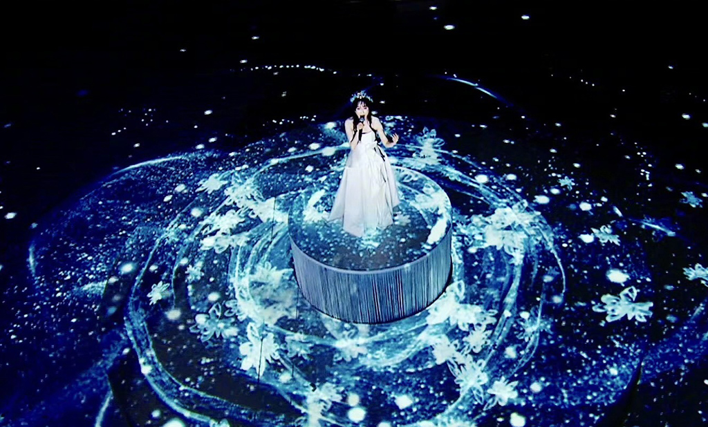 林志玲化身蝴蝶仙子从天而降与萨顶顶的月光女神同场比仙气