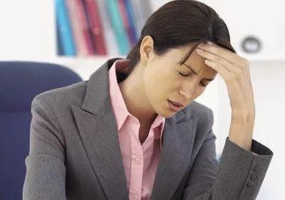 引起血虚血瘀,月经容易推迟,如果气虚症状严重,还会导致闭经;气虚下陷