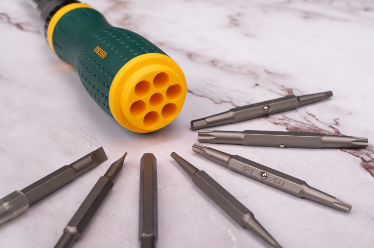 为笔记本加装固态需要准备什么?拆机好助手世达棘轮螺丝刀