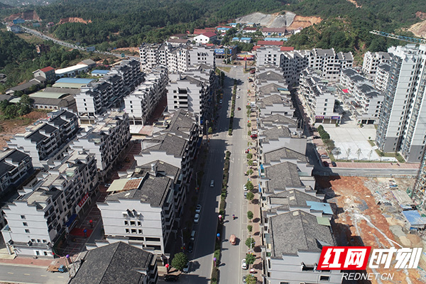 突出优势,打造亮点,白兔潭的城镇建设者殚精竭虑,开拓创新,小城镇建设