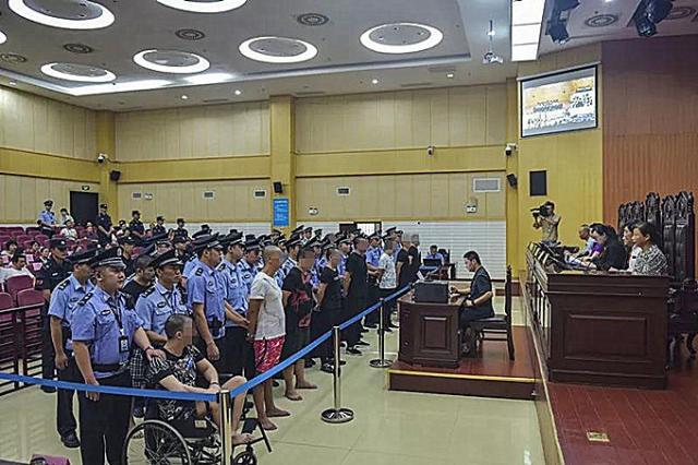 福建打掉一黑社会暴力垄断赌场设专场骗赌客有人一夜输上百万