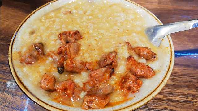 在青海,麥仁飯搭配羊肉串味是絕配