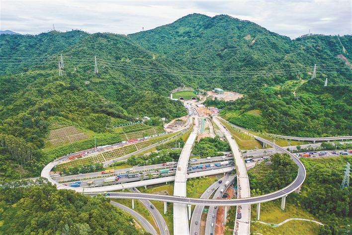 深圳坂银通道正加紧施工鸡公山隧道已全线打通图