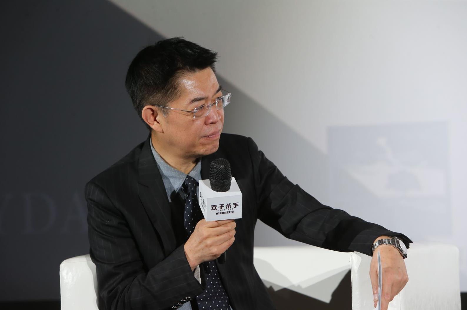 张昭履新复星后首度亮相携手李安一起进行电影技术革命