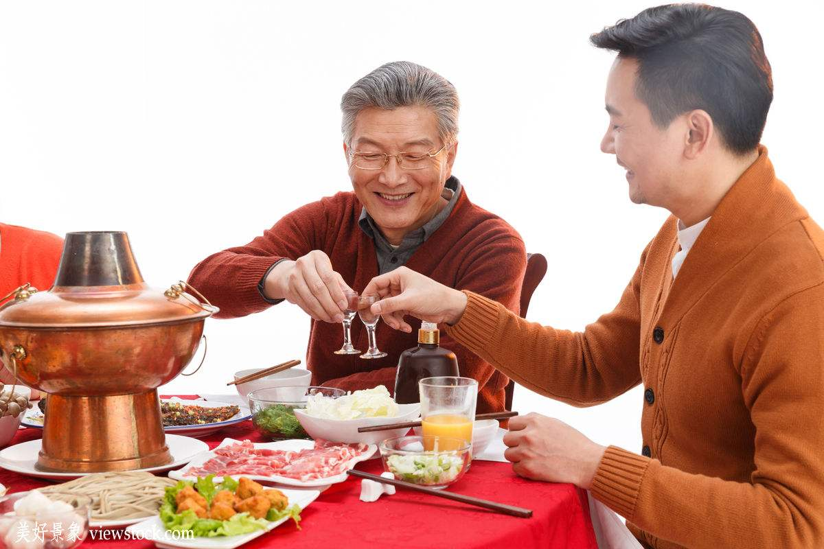 这4种敬酒词,多种酒局都适用,不仅"到胃"而且"到位"