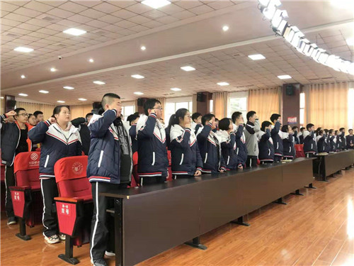 青春献祖国永远跟党走东坡中学2019年新团员入团仪式