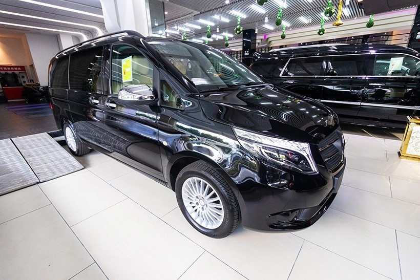 50多万售价,内饰比埃尔法更奢华,进口奔驰维特斯太低调了!