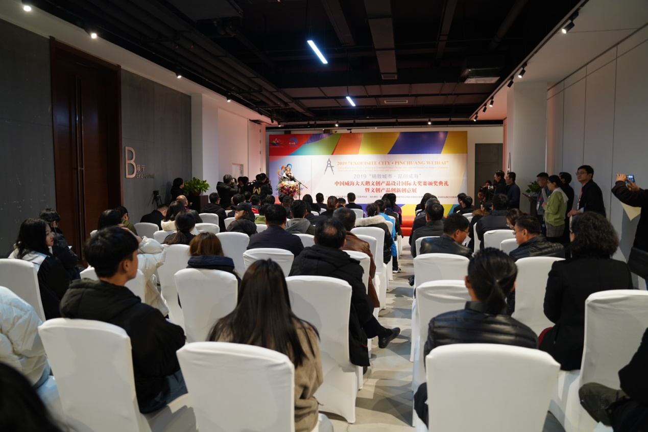 中国工艺美术协会驻会副会长王志杰,荣成市政府副市长,党组成员马一东