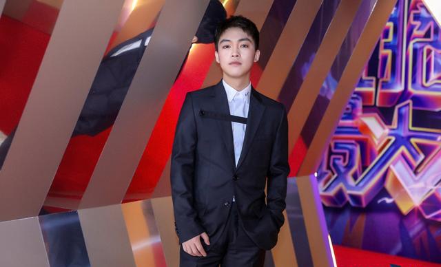 当红主播卢伟出席年度直播盛典喜提2019年度实力亚军大奖