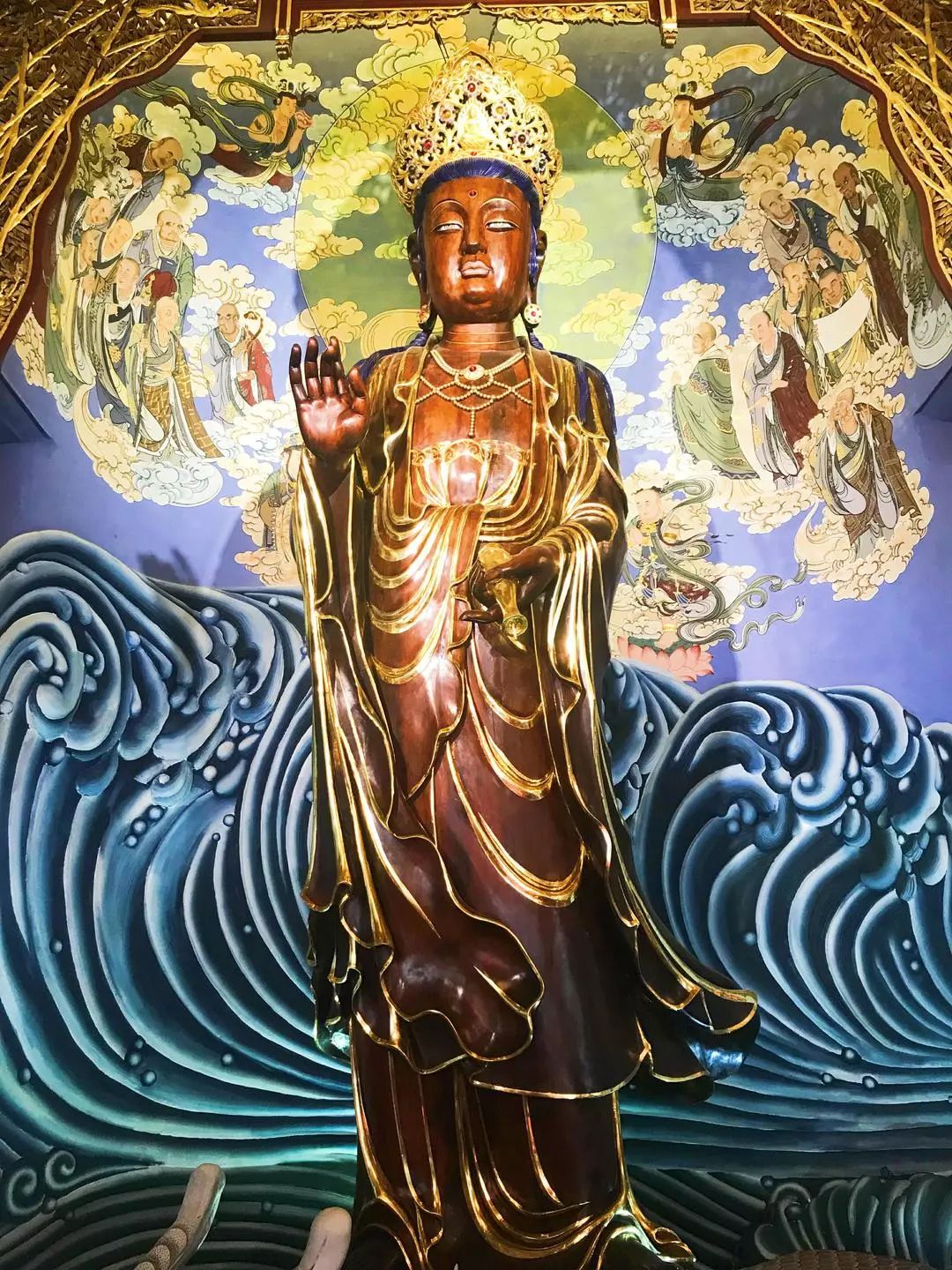 他是西方三圣中的一尊,也是一生补处的法身大士,是继承阿弥陀佛位的