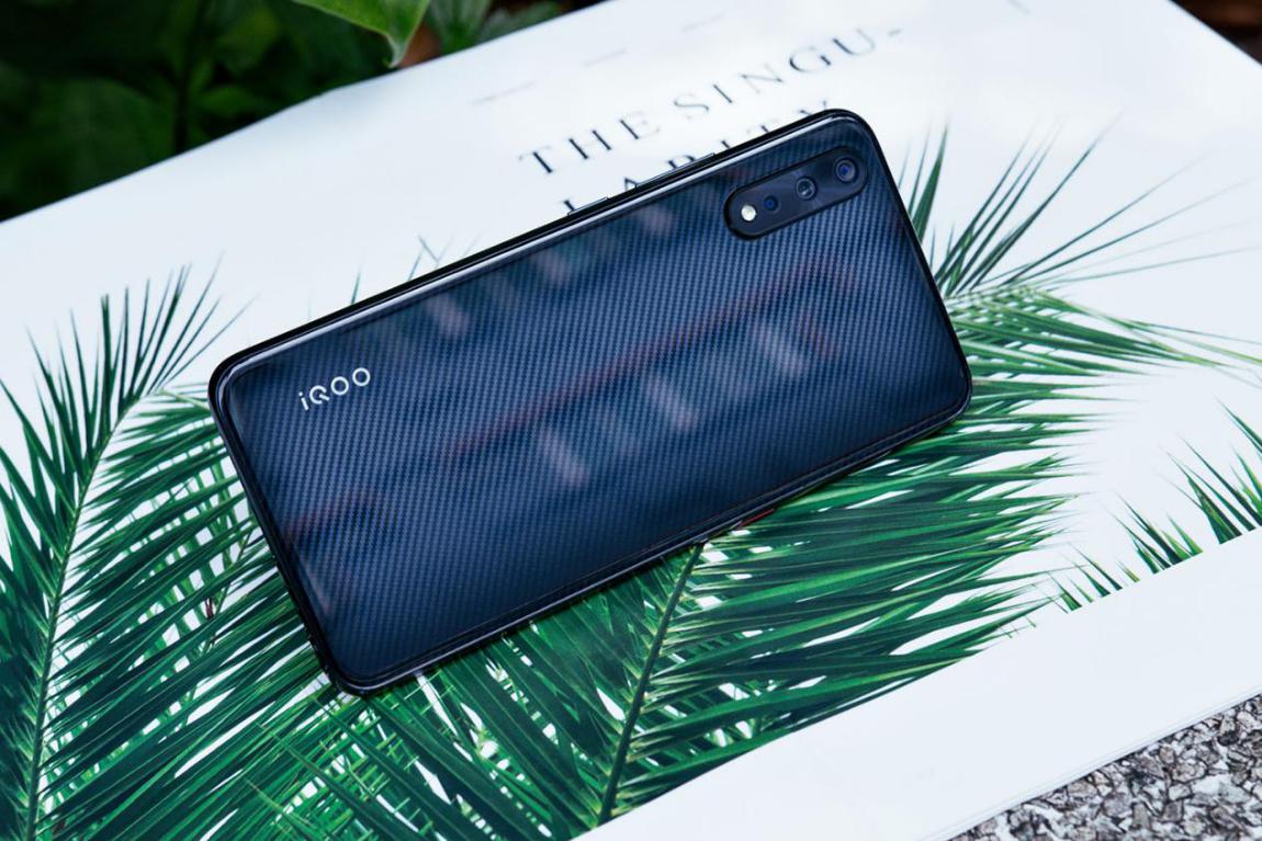 兼顾颜值与性能的旗舰担当iqooneo上手体验