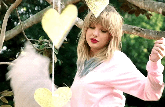 lover光速登顶这个爱写情歌的taylorswift原来一直都没有变