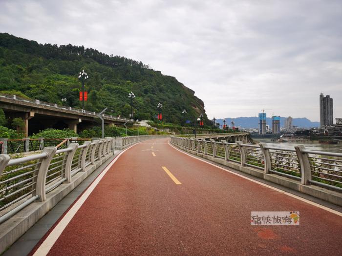 騎遊在宜賓的空中自行車道