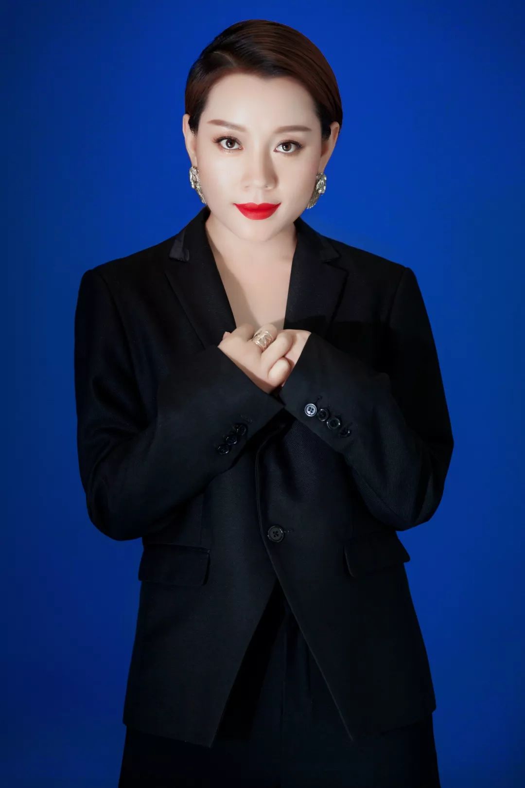 《向党看齐》mv全国首发 青年歌唱家马丹倾情演唱