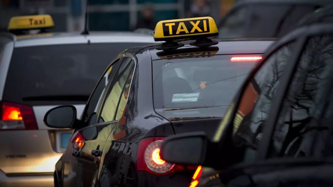 荷兰新闻短平快荷京没收数十辆出租车等10月16日