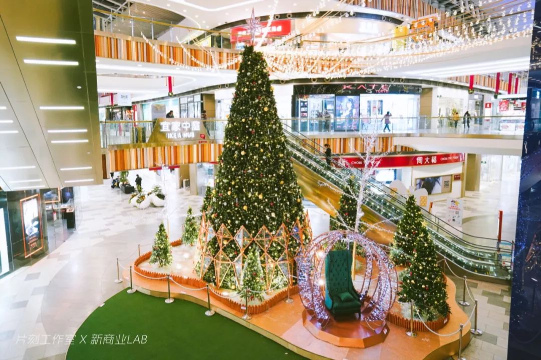 群光广场与植村秀进行联名,既可以为该限量系列产品造势的同时吸引了