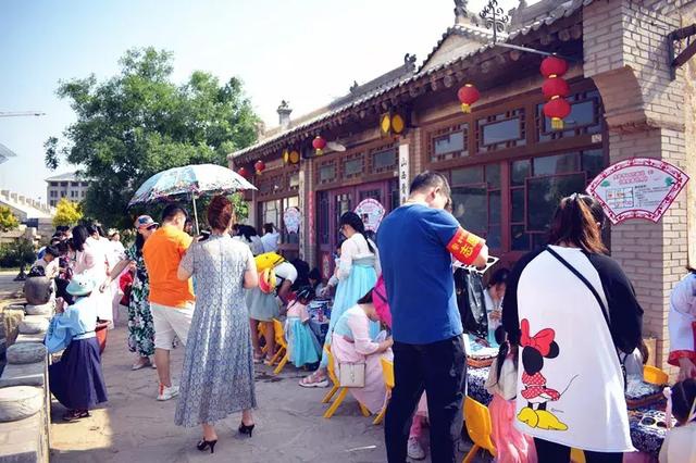 还有民俗表演,野人狂舞,恐龙乐园,篝火晚会,国庆小长假,来这儿过准没