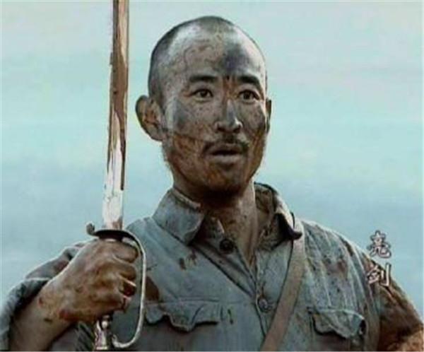我军跟小鬼子血拼刺刀的场景,最经典的莫过于李幼斌主演的《亮剑》了