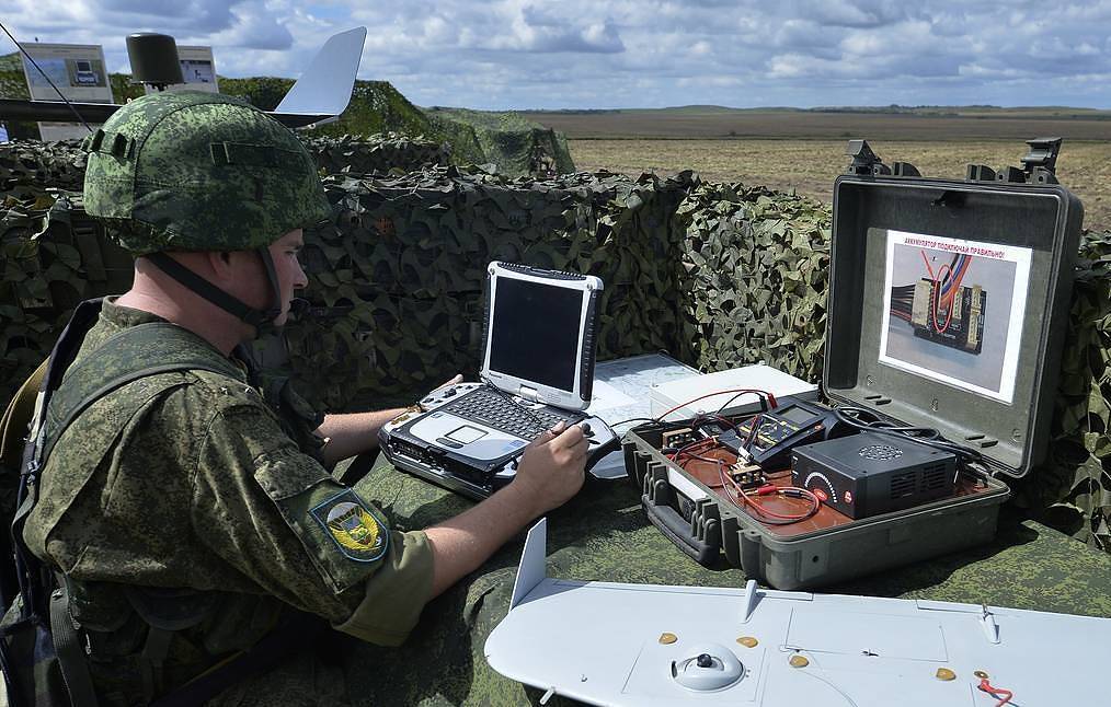 俄重型隐形无人机首飞飞翼造型酷似b2轰炸机