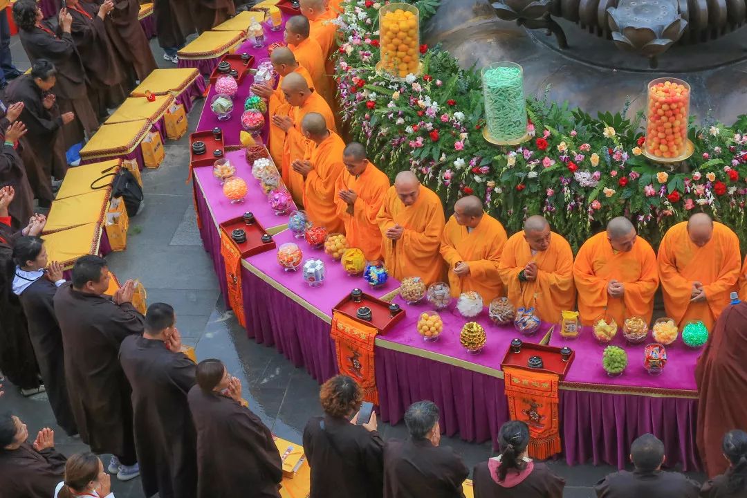 万寿寺释迦太子佛圣像开光暨月光菩萨圣诞法会圆满,祈愿众人诸事吉祥__凤凰网