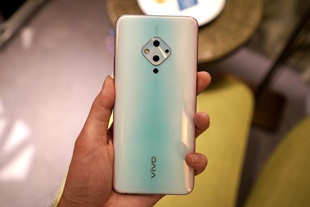 vivos5正式发布目前最小挖孔的3200万前置售价2698起