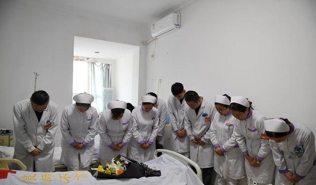 家人按老人的心愿捐献了老人的遗体