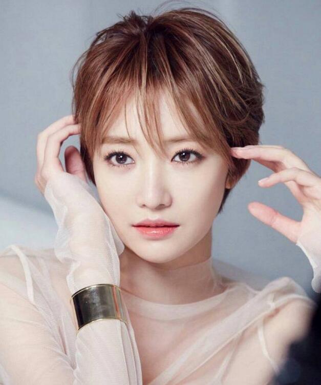 高俊熙近照曝光被誉为韩国最美短发女星曾被指涉嫌胜利丑闻