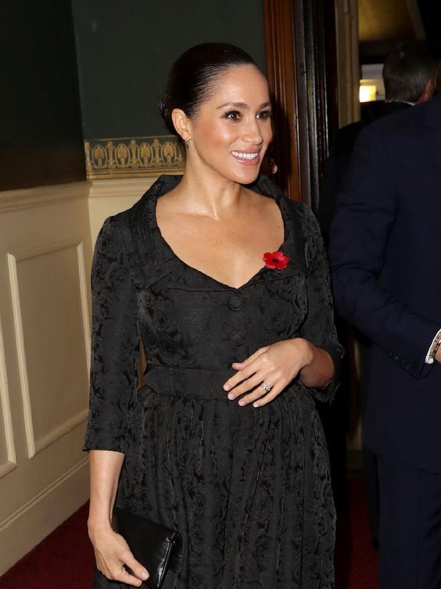 38岁梅根王妃近照冲破世俗嫁给哈里王子如今成最幸福的女人