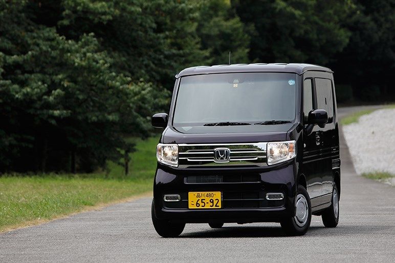 不服不行,本田n-van这辆小车可以说把内部空间玩到极致了