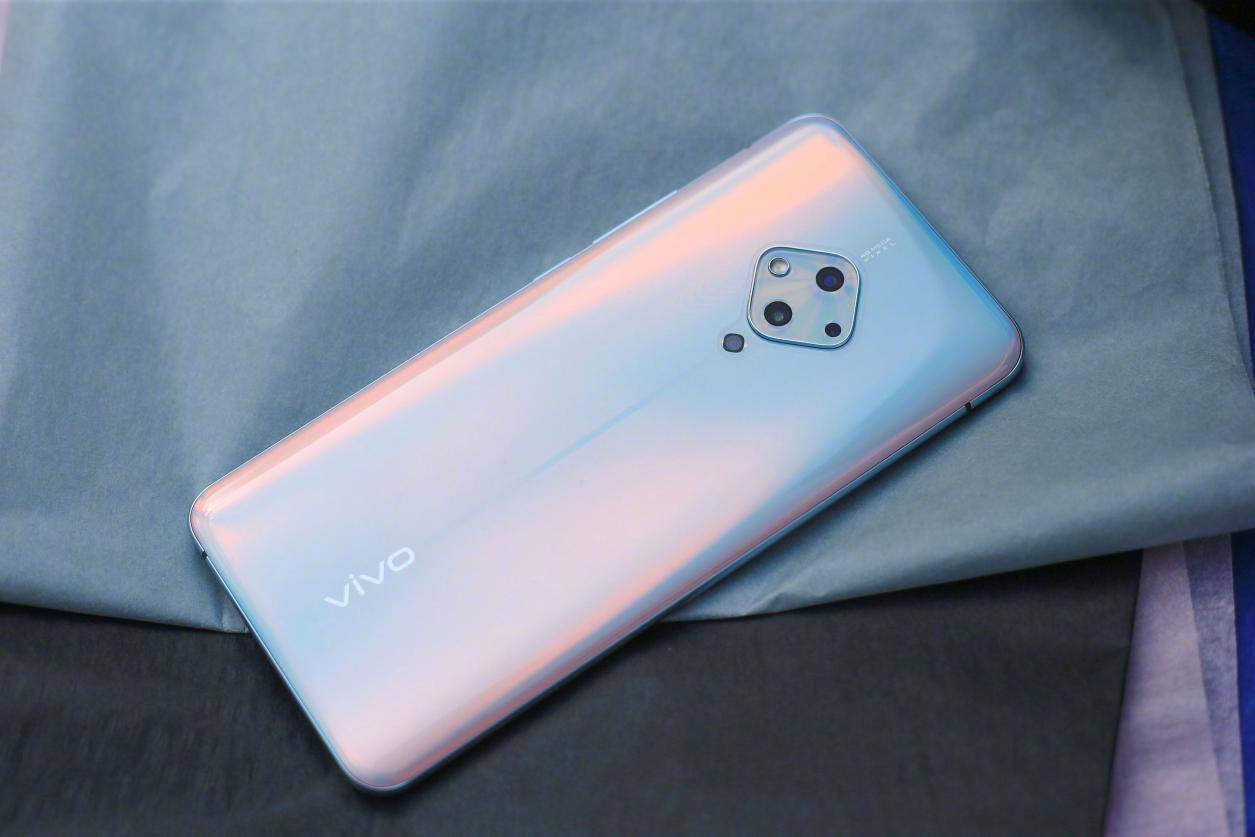 针尖对麦芒,vivo s5与华为nova 5谁才是年轻人的自拍真旗舰?