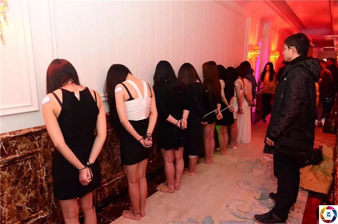 网约房一个房间查获两女一男浴场设暗门警方扫黄每次都满载归