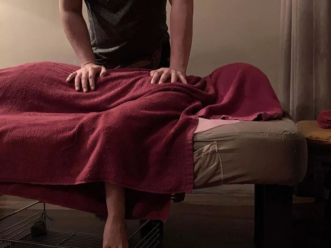 当代年轻人是如何在按摩店预习中年危机的?