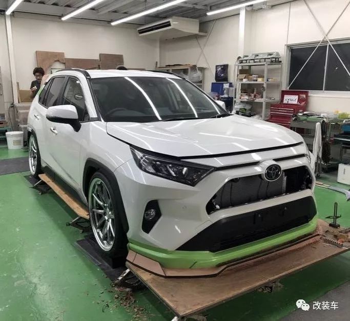 丰田rav4也玩改装?空力套件上身更是霸气侧漏!