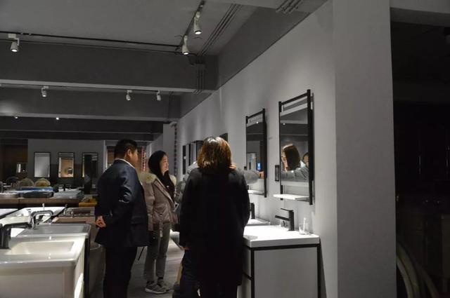 法标珠光卫浴将与丰品设计强强联手打造最新专卖店,为一直陪伴我们成