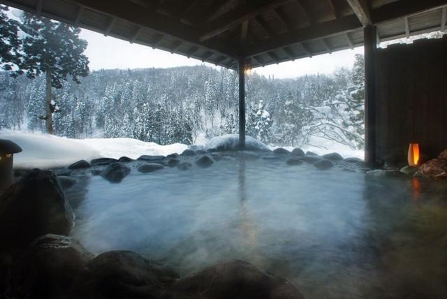 日本旅行情侣千万别去温泉泡汤,误入千与千寻的世界怎么办?