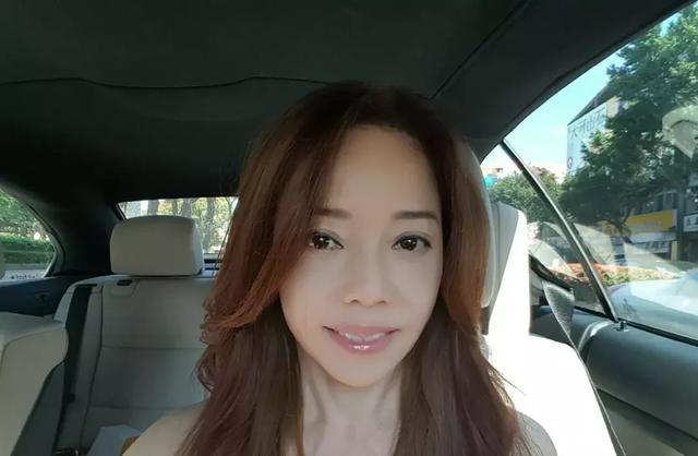 57岁狄莺罕见现身精致妆容难掩满脸皱纹复出捞金无人买账