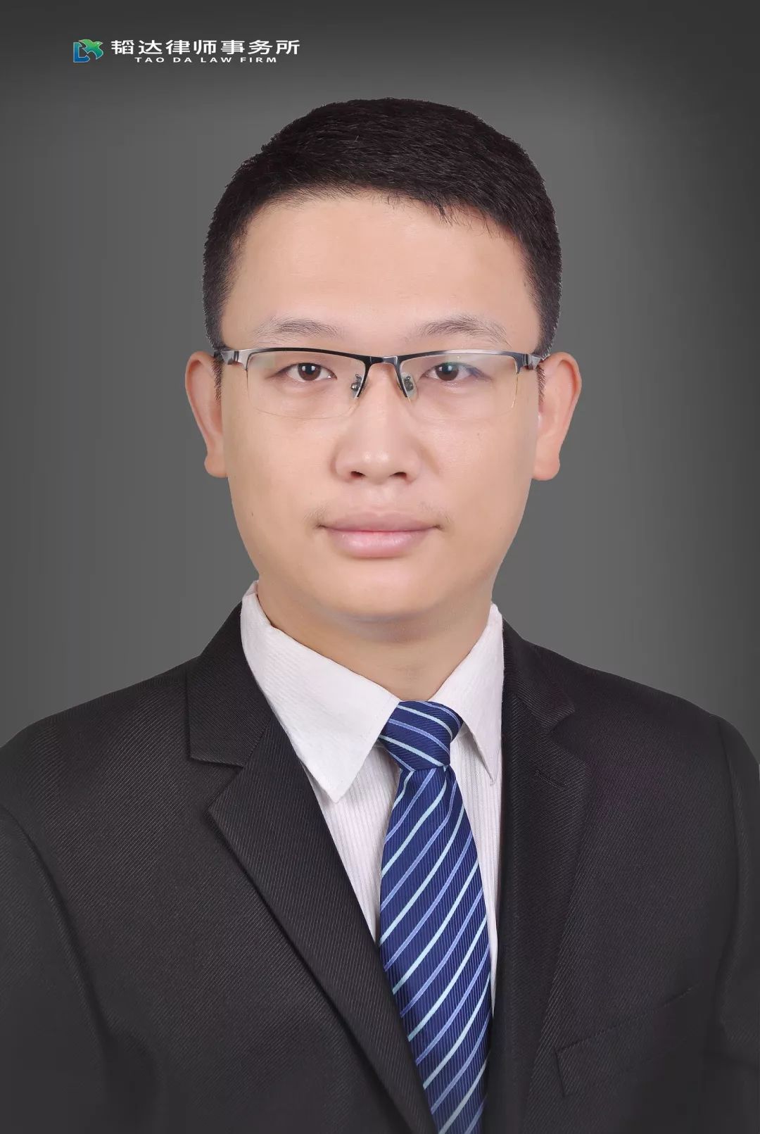 王宝兴律师,中共党员,西北政法大学经济法硕士研究生,中国法学会陕西