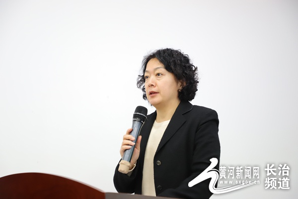 图为:山西省金融局资本处副处长王果英解读创新创业政策