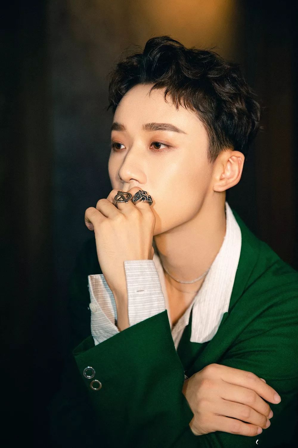 李泊文陈情令见面会人气高墨绿色西装a爆全场