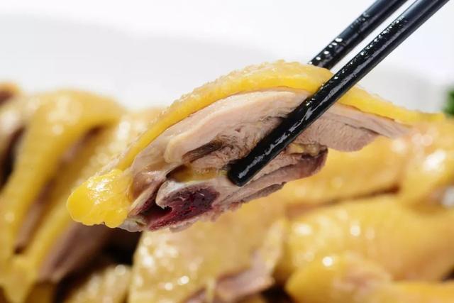 骨中略微带血的白切鸡,才算煮得好 图/图虫·创意