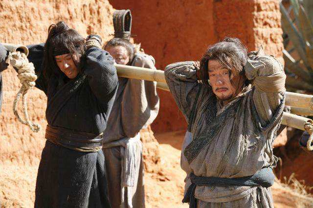 将军攻破城池,百姓跪迎,突然发现不对劲,回头笑着说:屠城__凤凰网